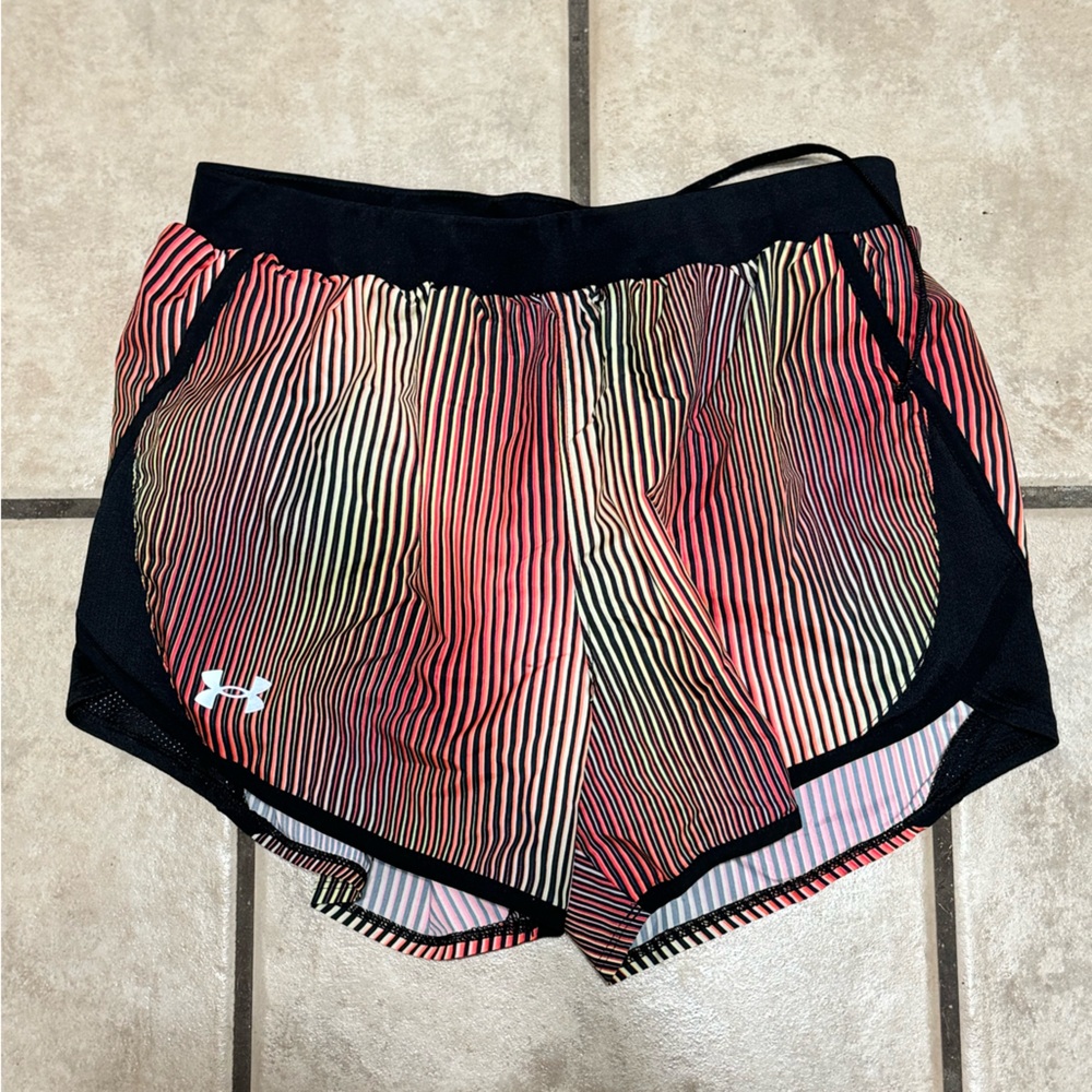Women’s Under Armor Fly by 2.0 shorts multi color small with liner